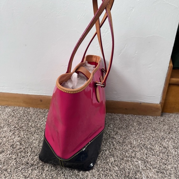 Dooney & Bourke pink and navy blue patent leather tote Medium Size - Picture 10 of 14